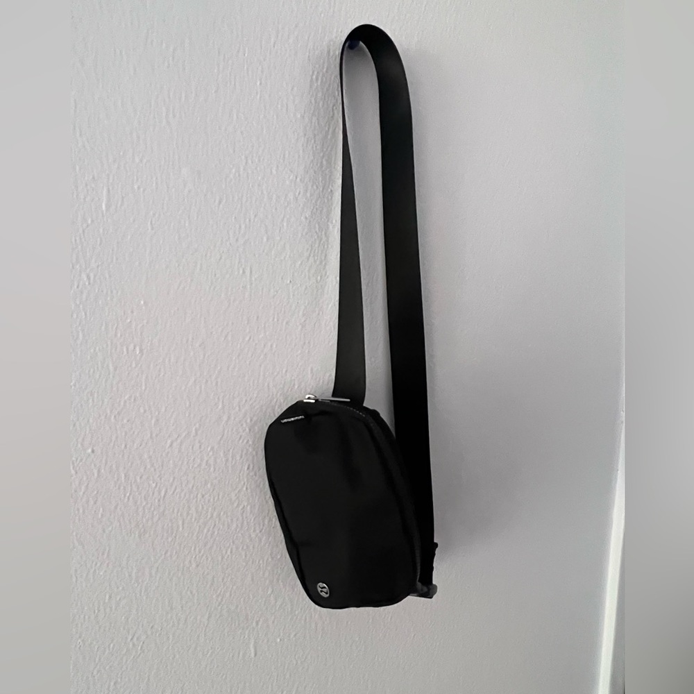 Lululemon fanny pack